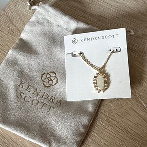 Kendra Scott Shanley Short Gold and Cream Pendant Necklace